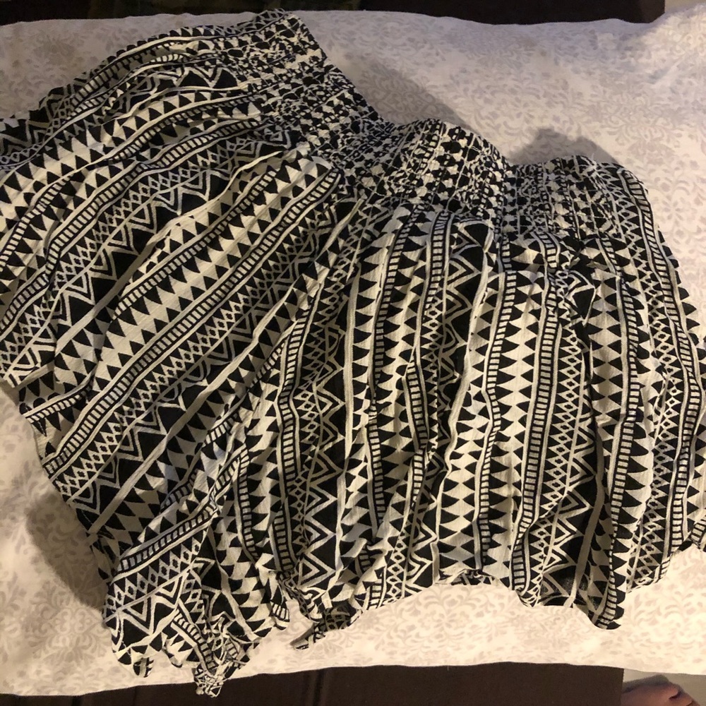 ⚡️⚡️ Super cute shorts NWT! - Picture 4 of 4